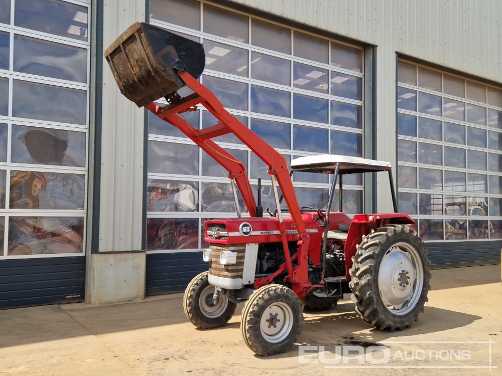 Massey Ferguson MF165 - טרקטור חקלאי: תמונה 1 Massey Ferguson MF165 - טרקטור חקלאי: תמונה 1