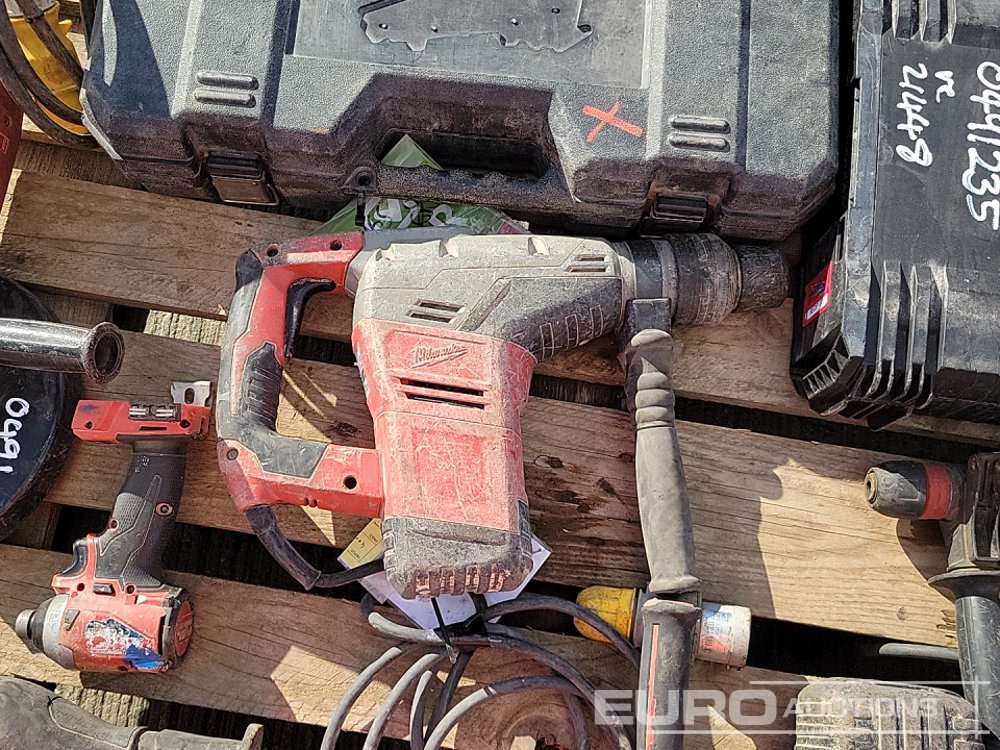 Milwaukee Battery Reciprocating Saw (3 of), 110Volt Reciprocating Saw, 110Volt 9" Grinder, Battery Impact Gun, 110Volt Hammer Drill (3 of) - ציוד בנייה: תמונה 5 Milwaukee Battery Reciprocating Saw (3 of), 110Volt Reciprocating Saw, 110Volt 9" Grinder, Battery Impact Gun, 110Volt Hammer Drill (3 of) - ציוד בנייה: תמונה 5