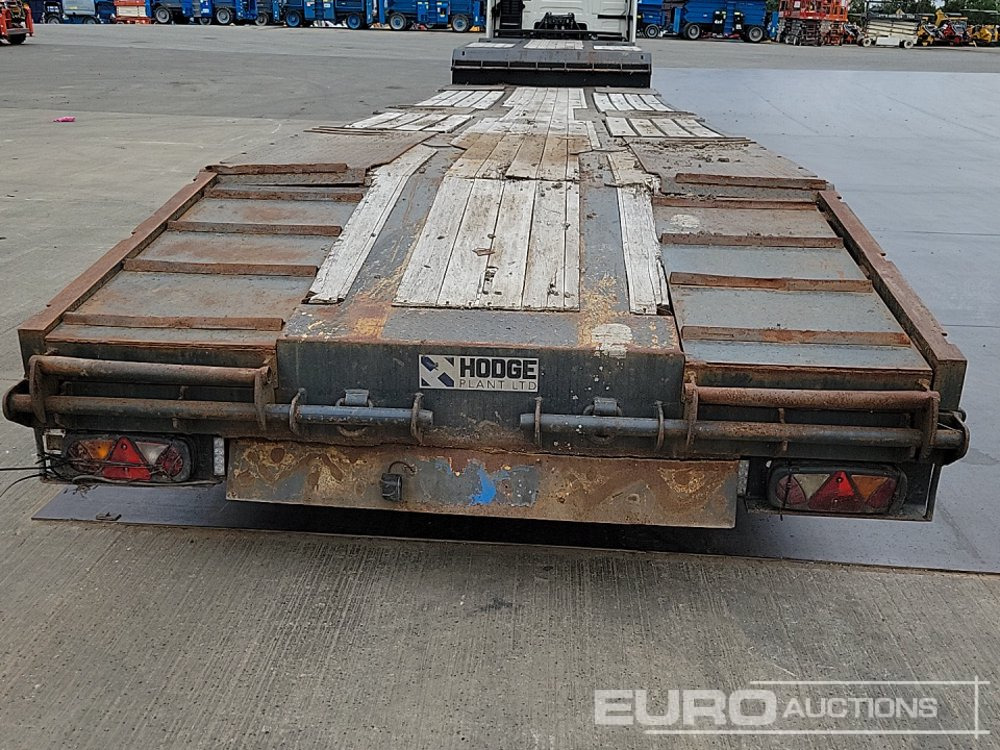 Montracon Tri Axle Step Frame Low Loader Trailer - סמיטריילר עם מטען נמוך: תמונה 4 Montracon Tri Axle Step Frame Low Loader Trailer - סמיטריילר עם מטען נמוך: תמונה 4