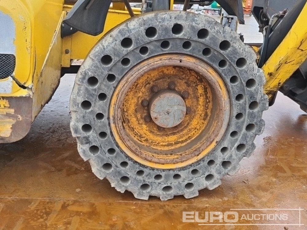 מפעיל טלסקופי New Holland LM1345: תמונה 12