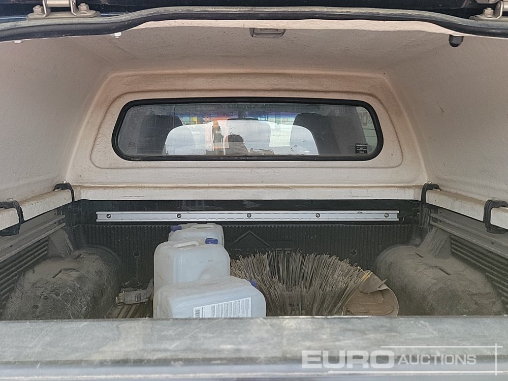 טנדר Nissan Navara: תמונה 12