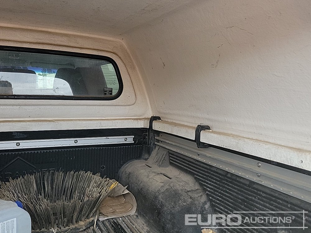 טנדר Nissan Navara: תמונה 13