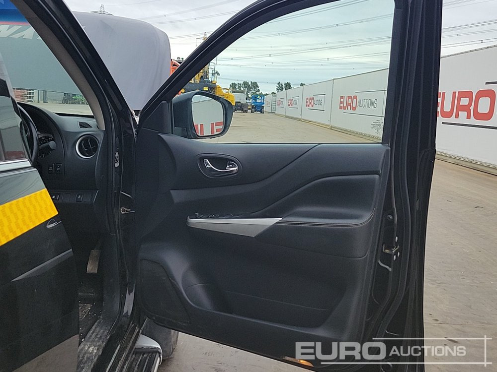 טנדר Nissan Navara: תמונה 36