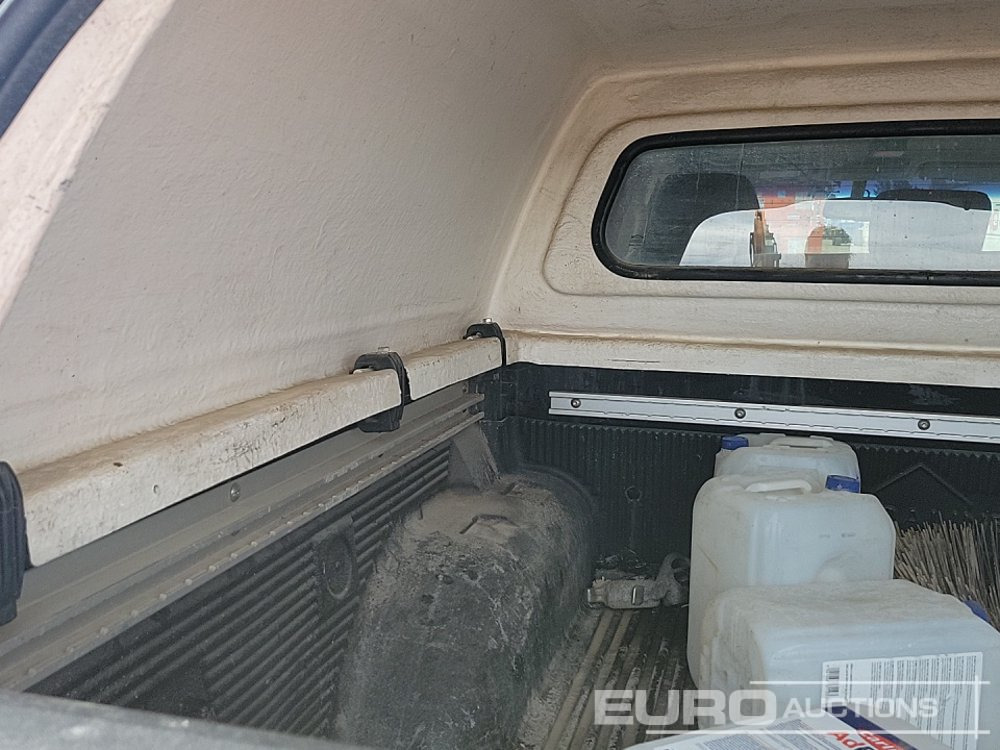 טנדר Nissan Navara: תמונה 14