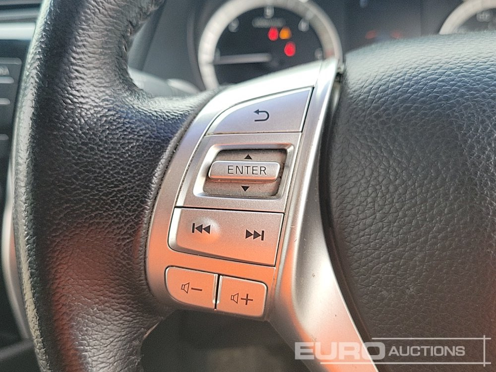 טנדר Nissan Navara: תמונה 44