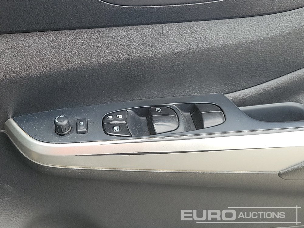 טנדר Nissan Navara: תמונה 45