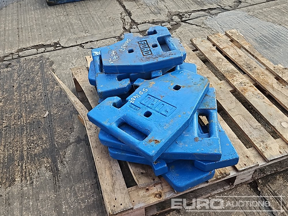 Pallet of Ford Tractor Weights - מכונה חקלאית: תמונה 5 Pallet of Ford Tractor Weights - מכונה חקלאית: תמונה 5