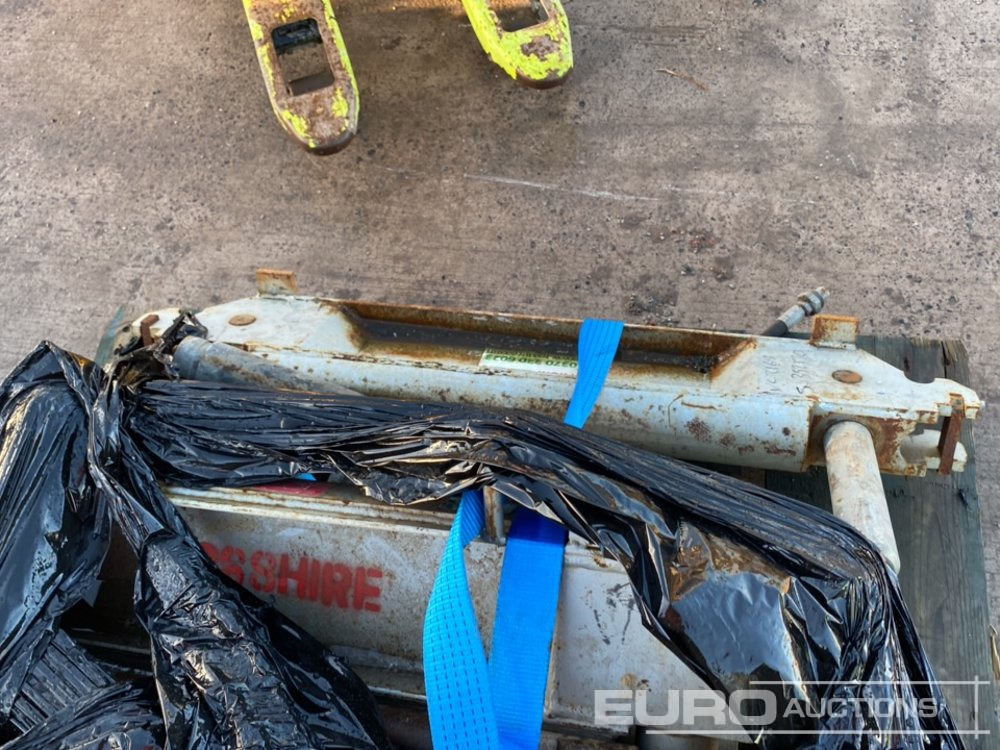 Pallet of Parts (2 of) - ציוד בנייה: תמונה 5 Pallet of Parts (2 of) - ציוד בנייה: תמונה 5