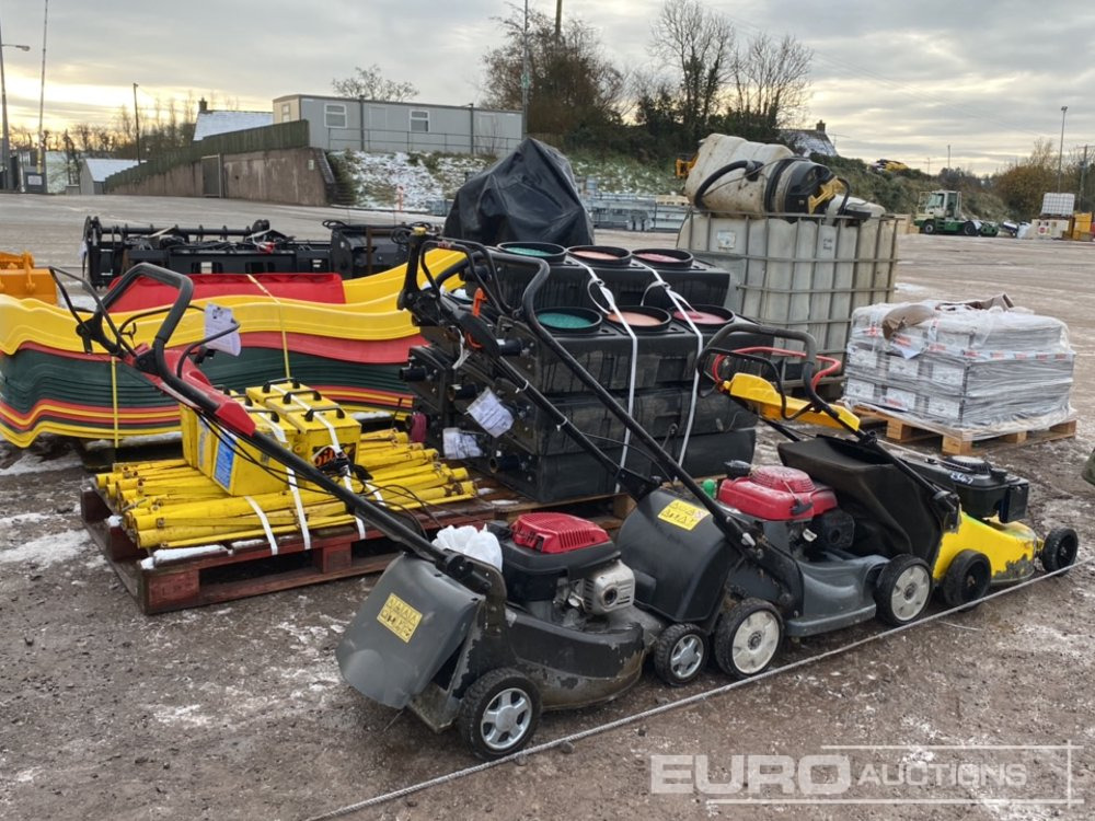 Petrol Lawnmowers (3 of) - מכסחת גינה: תמונה 1 Petrol Lawnmowers (3 of) - מכסחת גינה: תמונה 1