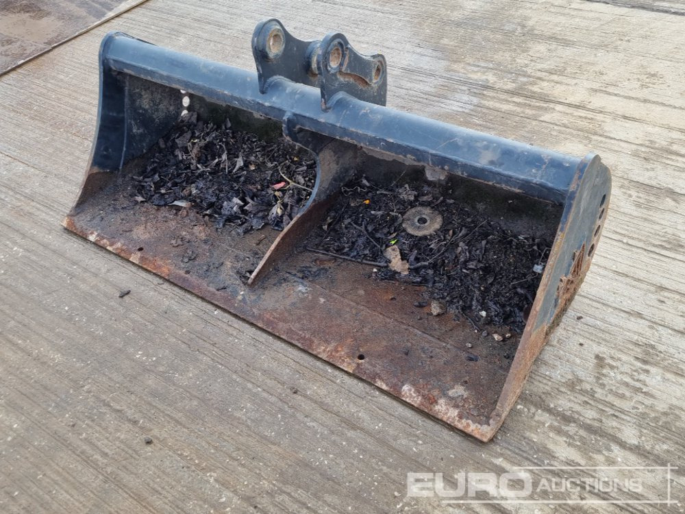 Rhinox 48" Ditching Bucket 35mm Pin to suit Mini Excavator - דלי: תמונה 1 Rhinox 48" Ditching Bucket 35mm Pin to suit Mini Excavator - דלי: תמונה 1