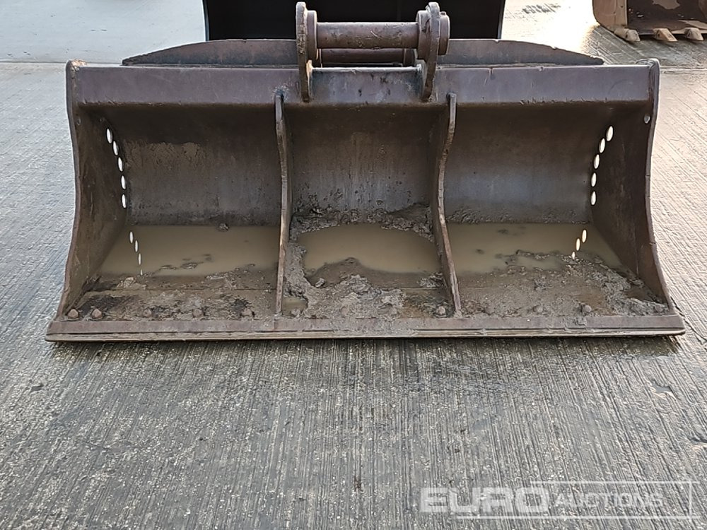 Rhinox 84" Ditching Bucket 80mm Pin to suit 20 Ton Excavator - דלי: תמונה 2 Rhinox 84" Ditching Bucket 80mm Pin to suit 20 Ton Excavator - דלי: תמונה 2