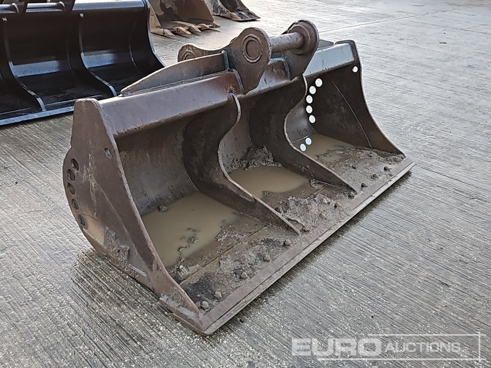 Rhinox 84" Ditching Bucket 80mm Pin to suit 20 Ton Excavator - דלי: תמונה 1 Rhinox 84" Ditching Bucket 80mm Pin to suit 20 Ton Excavator - דלי: תמונה 1