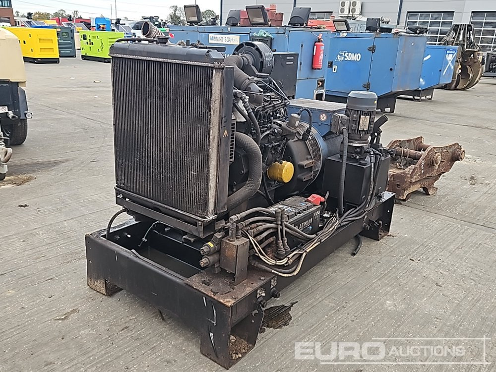 SDMO Generator, 4 Cylinder Engine - ערכת גנרטורים: תמונה 3 SDMO Generator, 4 Cylinder Engine - ערכת גנרטורים: תמונה 3