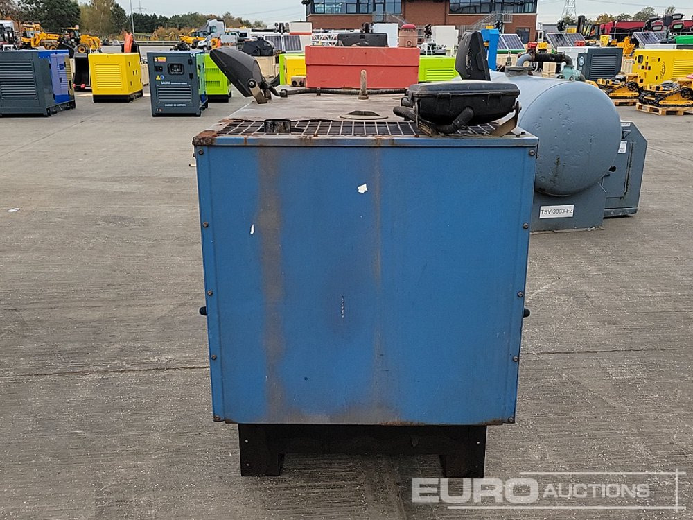 SDMO Generator, 4 Cylinder Engine - ערכת גנרטורים: תמונה 4 SDMO Generator, 4 Cylinder Engine - ערכת גנרטורים: תמונה 4