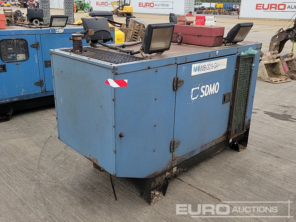 SDMO Generator, 4 Cylinder Engine - ערכת גנרטורים: תמונה 5 SDMO Generator, 4 Cylinder Engine - ערכת גנרטורים: תמונה 5
