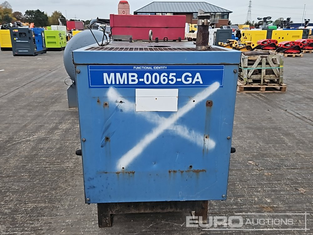 SDMO Generator, 4 Cylinder Engine - ערכת גנרטורים: תמונה 2 SDMO Generator, 4 Cylinder Engine - ערכת גנרטורים: תמונה 2