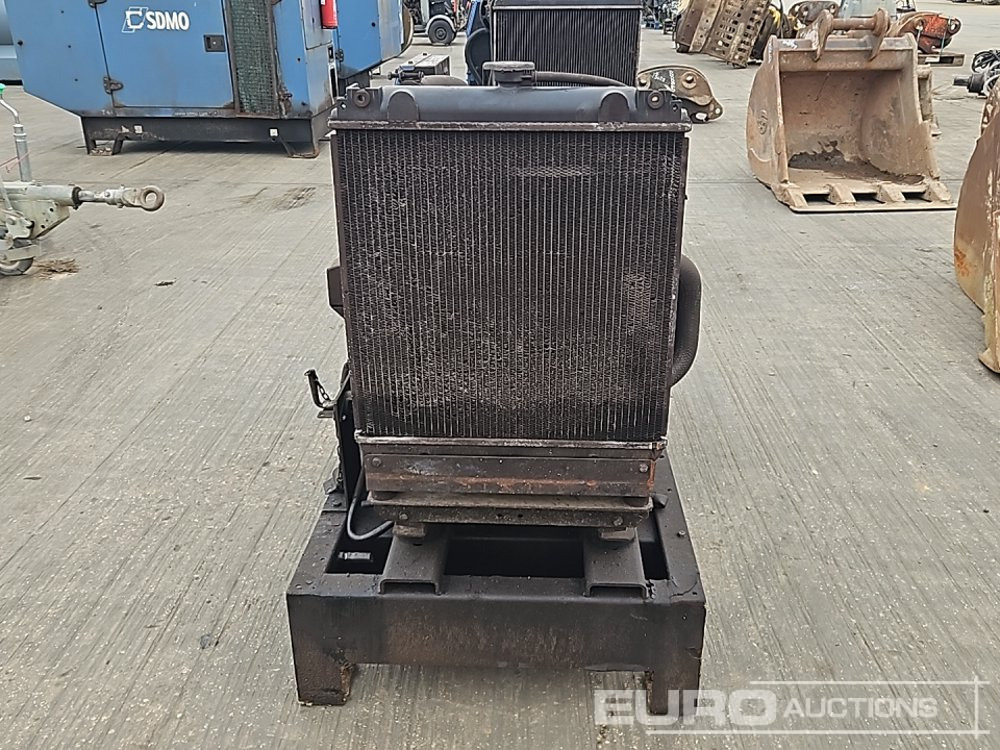 SDMO Generator, 4 Cylinder Engine - ערכת גנרטורים: תמונה 2 SDMO Generator, 4 Cylinder Engine - ערכת גנרטורים: תמונה 2