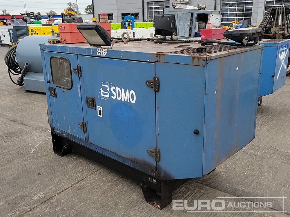 SDMO Generator, 4 Cylinder Engine - ערכת גנרטורים: תמונה 3 SDMO Generator, 4 Cylinder Engine - ערכת גנרטורים: תמונה 3