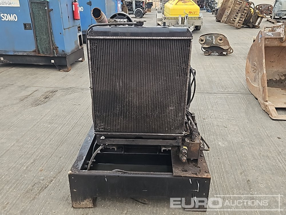 SDMO Generator, 4 Cylinder Engine - ערכת גנרטורים: תמונה 2 SDMO Generator, 4 Cylinder Engine - ערכת גנרטורים: תמונה 2