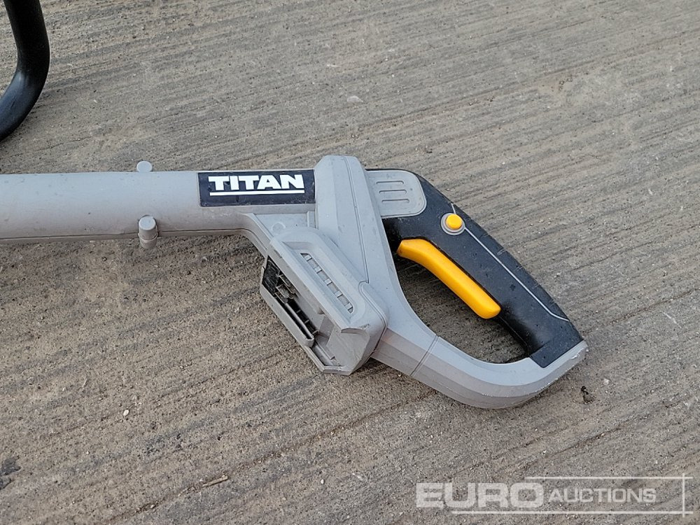ציוד בנייה Stihl MS171 Petrol Chainsaw, Boss Sprayer, Titin Battery Strimmer: תמונה 17