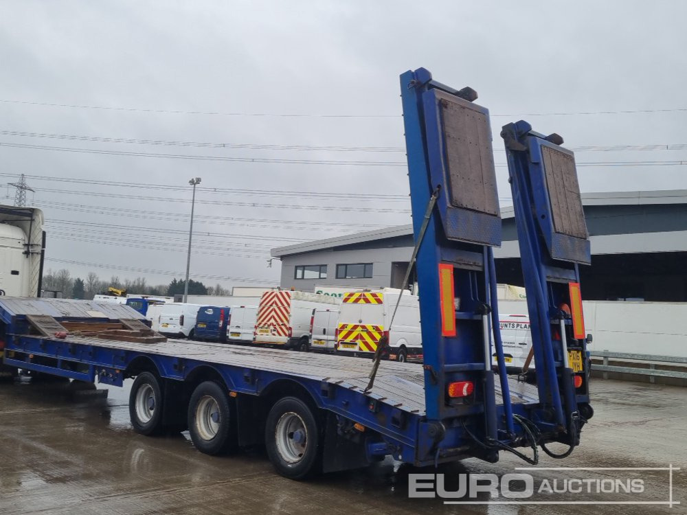 Tirsan Tri Axle Step Frame Low Loader Trailer, Neck Ramps, Out Riggers, Hydraulic Flip Toe Ramps - סמיטריילר עם מטען נמוך: תמונה 3 Tirsan Tri Axle Step Frame Low Loader Trailer, Neck Ramps, Out Riggers, Hydraulic Flip Toe Ramps - סמיטריילר עם מטען נמוך: תמונה 3