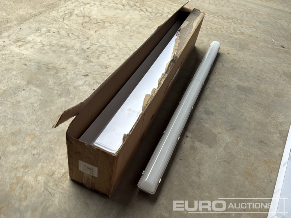 Unused 6' LED Ceiling Lights (6 of) - ציוד לסדנאות: תמונה 3 Unused 6' LED Ceiling Lights (6 of) - ציוד לסדנאות: תמונה 3