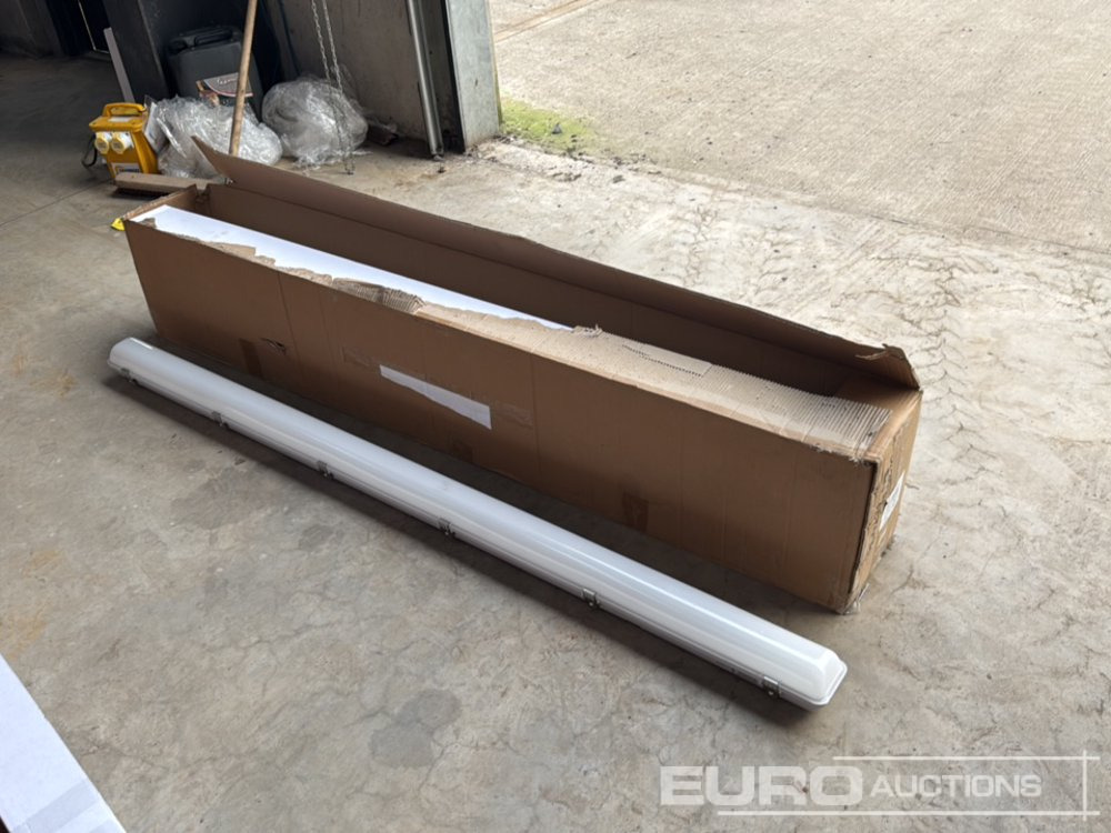 Unused 6' LED Ceiling Lights (6 of) - ציוד לסדנאות: תמונה 1 Unused 6' LED Ceiling Lights (6 of) - ציוד לסדנאות: תמונה 1