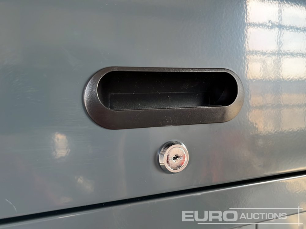 ציוד לסדנאות Unused Boss 2.6m 9 Drawer, 5 Cabinet Tool Station: תמונה 16