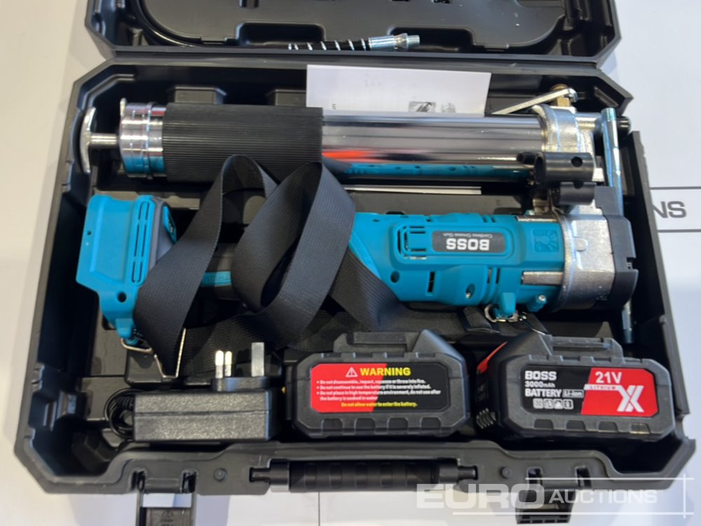 Unused Boss 21 Volt Lithium Battery Cordless Grease Gun, 2 Batteries, Charger, Case, Shoulder Strap, Extension Pieces and Fittings - ציוד בנייה: תמונה 5 Unused Boss 21 Volt Lithium Battery Cordless Grease Gun, 2 Batteries, Charger, Case, Shoulder Strap, Extension Pieces and Fittings - ציוד בנייה: תמונה 5