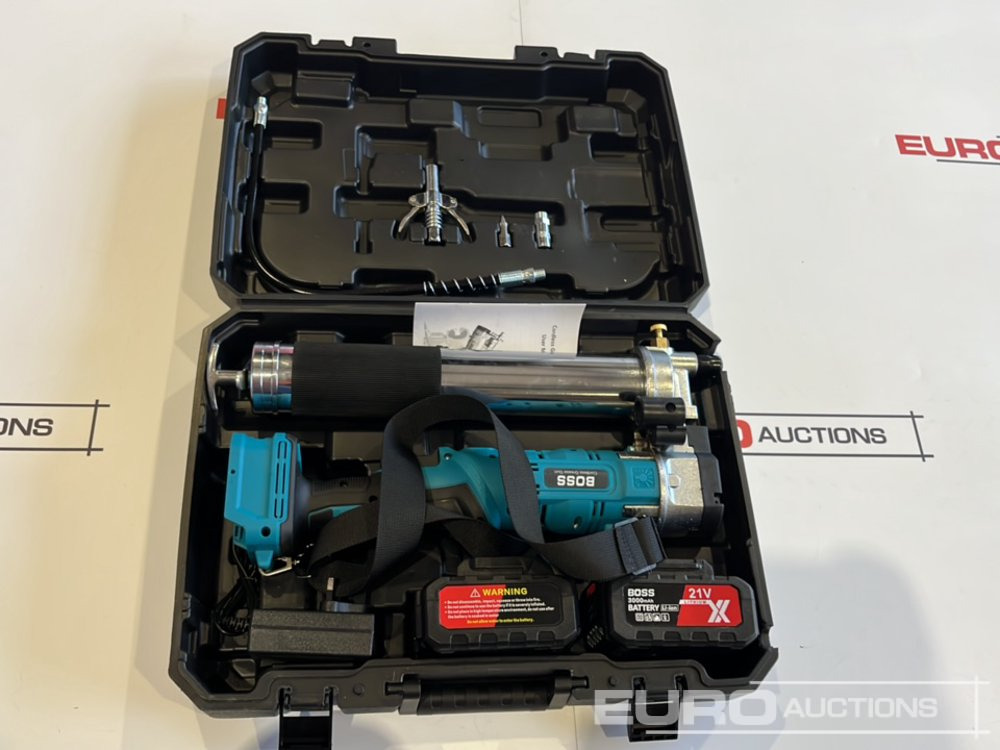 Unused Boss 21 Volt Lithium Battery Cordless Grease Gun, 2 Batteries, Charger, Case, Shoulder Strap, Extension Pieces and Fittings - ציוד בנייה: תמונה 3 Unused Boss 21 Volt Lithium Battery Cordless Grease Gun, 2 Batteries, Charger, Case, Shoulder Strap, Extension Pieces and Fittings - ציוד בנייה: תמונה 3