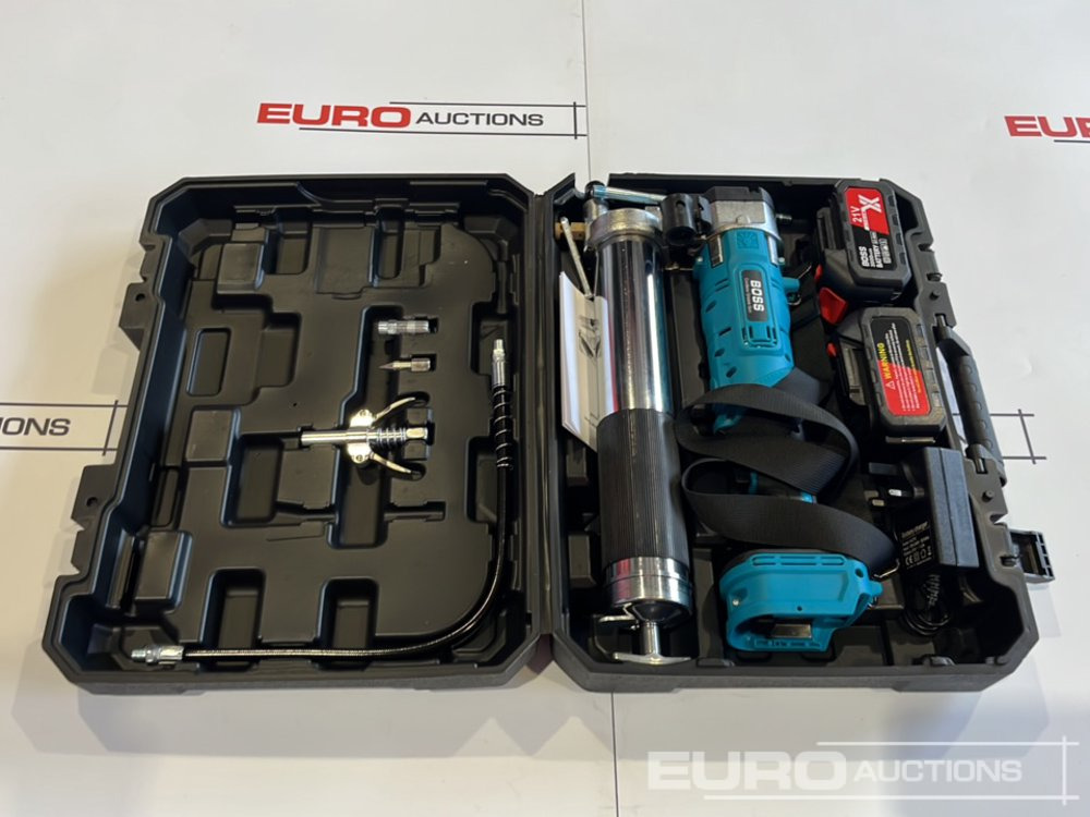Unused Boss 21 Volt Lithium Battery Cordless Grease Gun, 2 Batteries, Charger, Case, Shoulder Strap, Extension Pieces and Fittings - ציוד בנייה: תמונה 2 Unused Boss 21 Volt Lithium Battery Cordless Grease Gun, 2 Batteries, Charger, Case, Shoulder Strap, Extension Pieces and Fittings - ציוד בנייה: תמונה 2