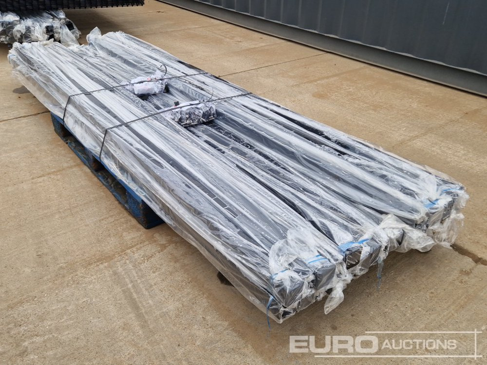 ציוד בנייה Unused Galvanised & Powder Coated Heavy Duty (5mm) Wire Mesh Fencing, 25 x H2.4m x W2.2m Panels, 26 x 60mm x 60mm x3m Posts, with Fittings (Black): תמונה 15