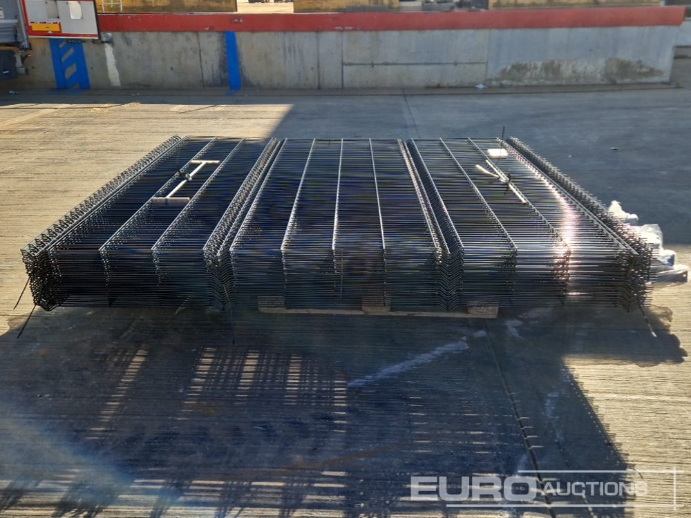 ציוד בנייה Unused Galvanised & Powder Coated Heavy Duty (5mm) Wire Mesh Fencing, 25 x H2.4m x W2.2m Panels, 26 x 60mm x 60mm x3m Posts, with Fittings (Black): תמונה 6