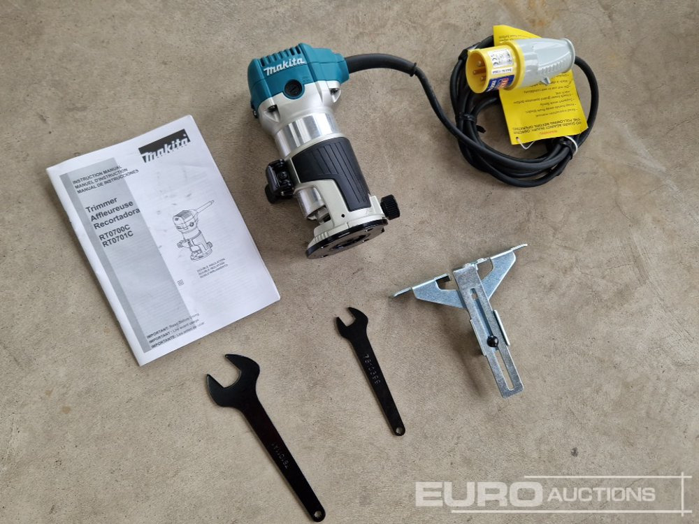 Unused Makita RT0700C 110v Router - ציוד בנייה: תמונה 2 Unused Makita RT0700C 110v Router - ציוד בנייה: תמונה 2