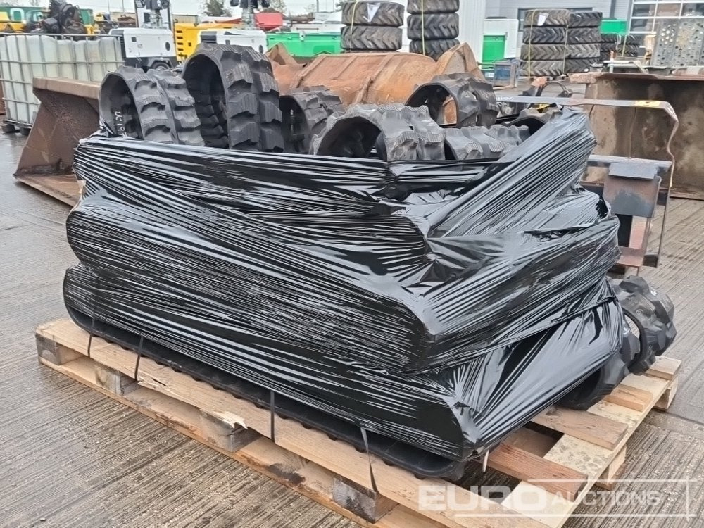 Unused Pallet of Rubber Tracks to suit Mini Excavator - רצועה עבור מכונת בנייה: תמונה 3 Unused Pallet of Rubber Tracks to suit Mini Excavator - רצועה עבור מכונת בנייה: תמונה 3