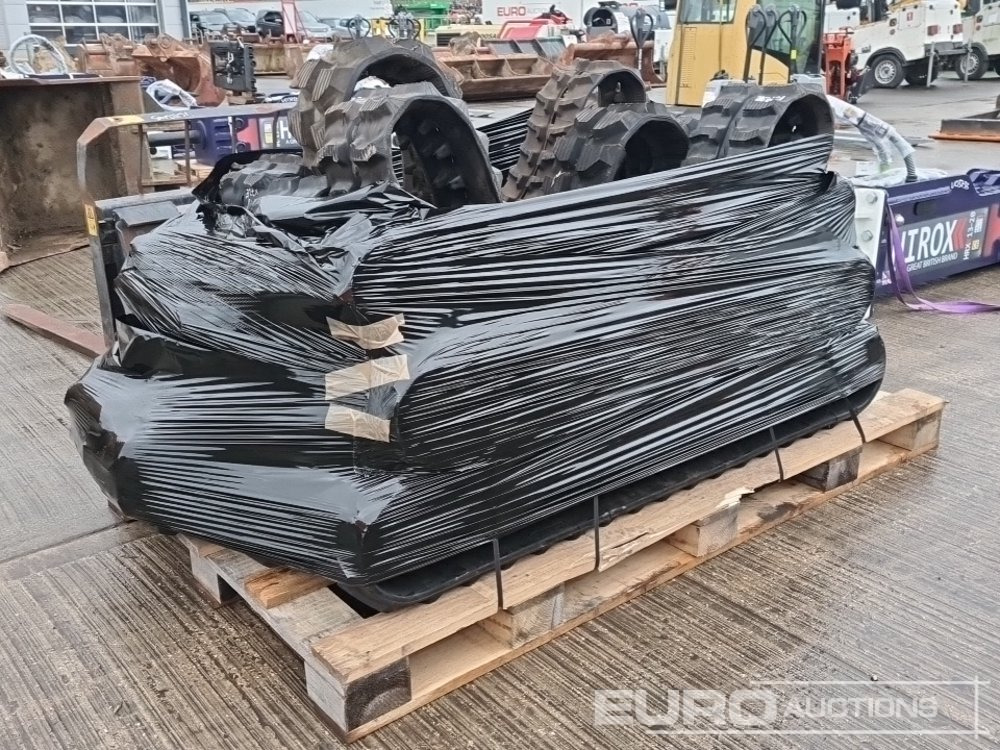 Unused Pallet of Rubber Tracks to suit Mini Excavator - רצועה עבור מכונת בנייה: תמונה 1 Unused Pallet of Rubber Tracks to suit Mini Excavator - רצועה עבור מכונת בנייה: תמונה 1