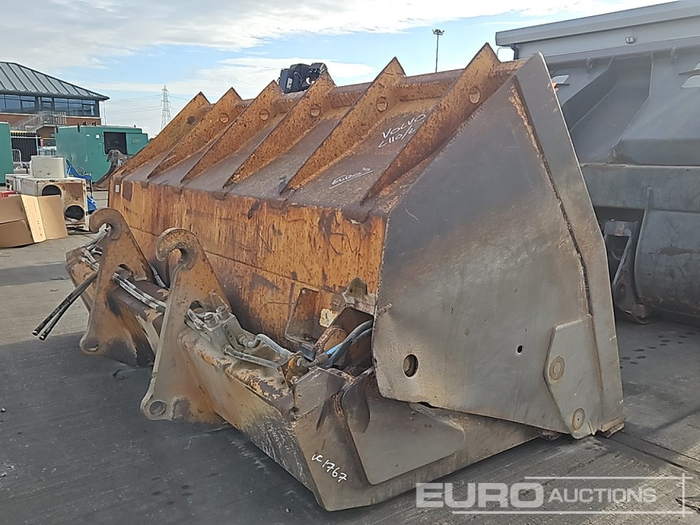 Volvo 116" Hydraulic 4 in 1 Bucket to suit Wheeled Loader - דלי: תמונה 5 Volvo 116" Hydraulic 4 in 1 Bucket to suit Wheeled Loader - דלי: תמונה 5