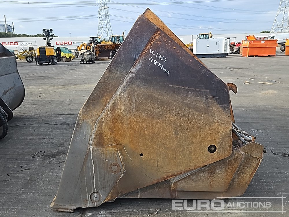 Volvo 116" Hydraulic 4 in 1 Bucket to suit Wheeled Loader - דלי: תמונה 2 Volvo 116" Hydraulic 4 in 1 Bucket to suit Wheeled Loader - דלי: תמונה 2