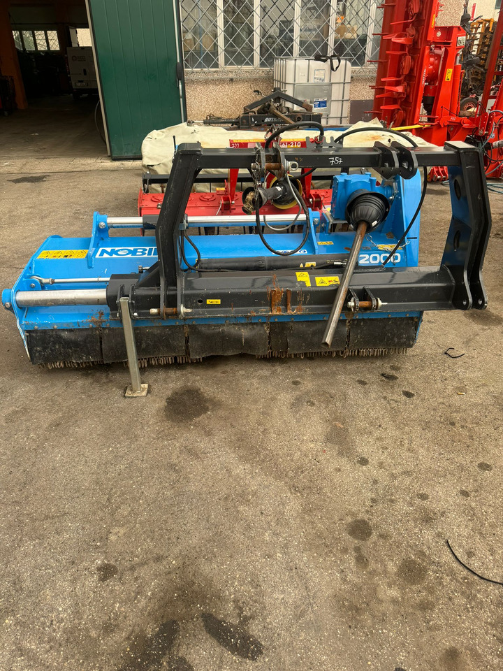 Nobili trincia laterale usata BVL 2000 - מכסחת שוליים: תמונה 2 Nobili trincia laterale usata BVL 2000 - מכסחת שוליים: תמונה 2