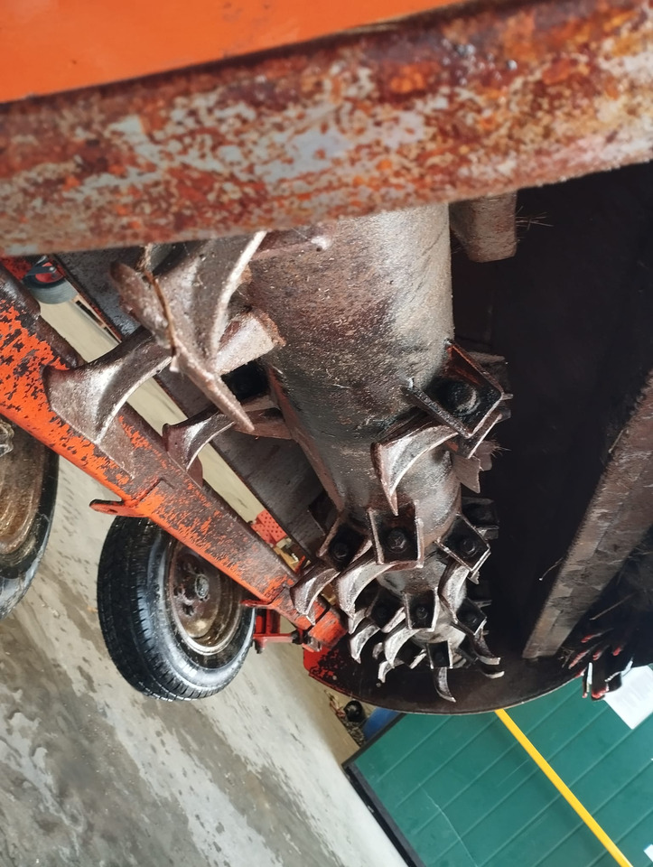 Trincia asse orrizontale usata Agrimaster RMU 280 - מכסחת תבואה: תמונה 5 Trincia asse orrizontale usata Agrimaster RMU 280 - מכסחת תבואה: תמונה 5