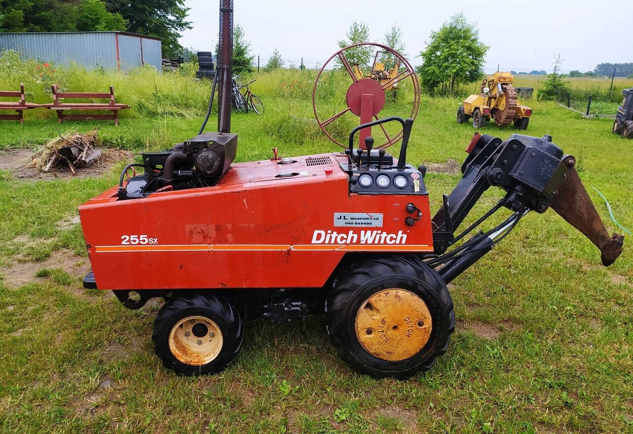 Ditch-Witch 255 SX - טרנצ'ר: תמונה 1 Ditch-Witch 255 SX - טרנצ'ר: תמונה 1