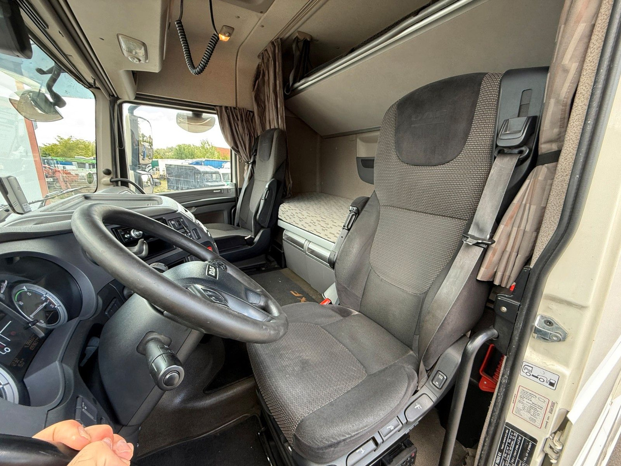 DAF XF 410 Space Cab - יחידת טרקטור: תמונה 5 DAF XF 410 Space Cab - יחידת טרקטור: תמונה 5