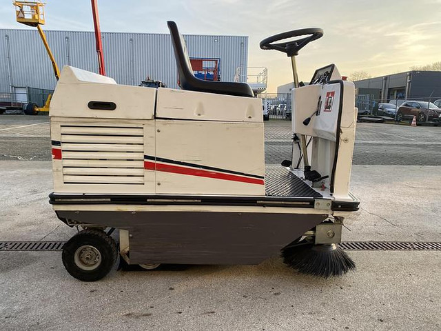 Dulevo 75 EH, Veegmachine - מטאטא כבישים: תמונה 4 Dulevo 75 EH, Veegmachine - מטאטא כבישים: תמונה 4
