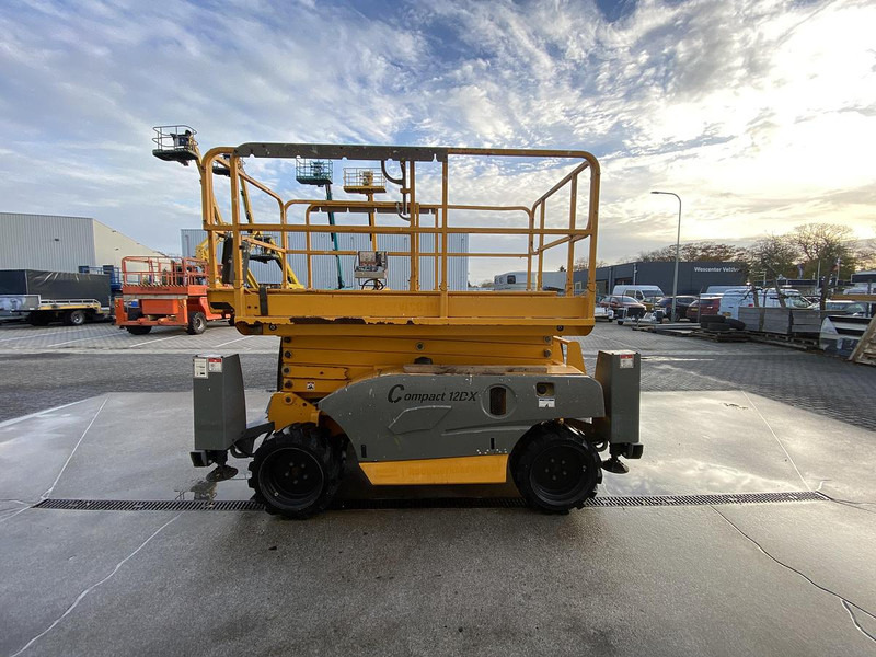 Haulotte Compact 12DX, Schaar hoogwerker, 4X4 Diesel - פלטפורמה אווירית: תמונה 4 Haulotte Compact 12DX, Schaar hoogwerker, 4X4 Diesel - פלטפורמה אווירית: תמונה 4