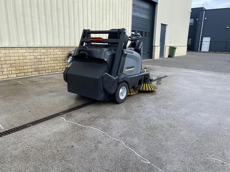 Kärcher KM 105/110 R Bp, Veegmachine, hoogkieper - מטאטא כבישים: תמונה 2 Kärcher KM 105/110 R Bp, Veegmachine, hoogkieper - מטאטא כבישים: תמונה 2