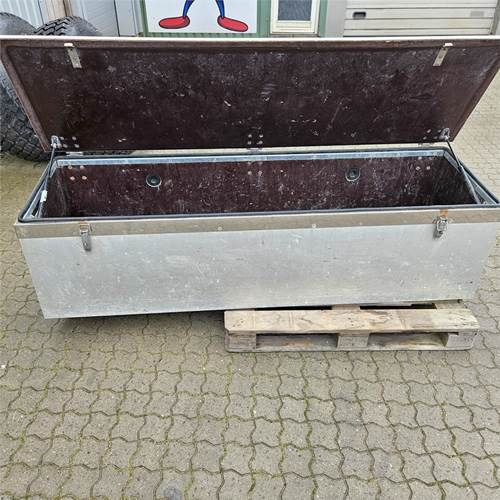 ABC Materialeskab til ladbil - תא ופנים הרכב עבור משאית: תמונה 2 ABC Materialeskab til ladbil - תא ופנים הרכב עבור משאית: תמונה 2