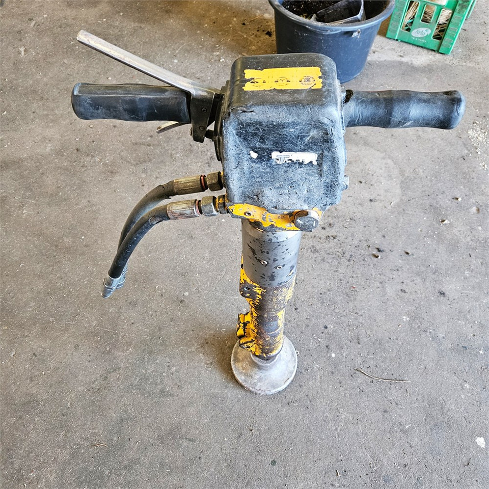 Atlas Copco LP 13-30 P - ציוד בנייה: תמונה 1 Atlas Copco LP 13-30 P - ציוד בנייה: תמונה 1