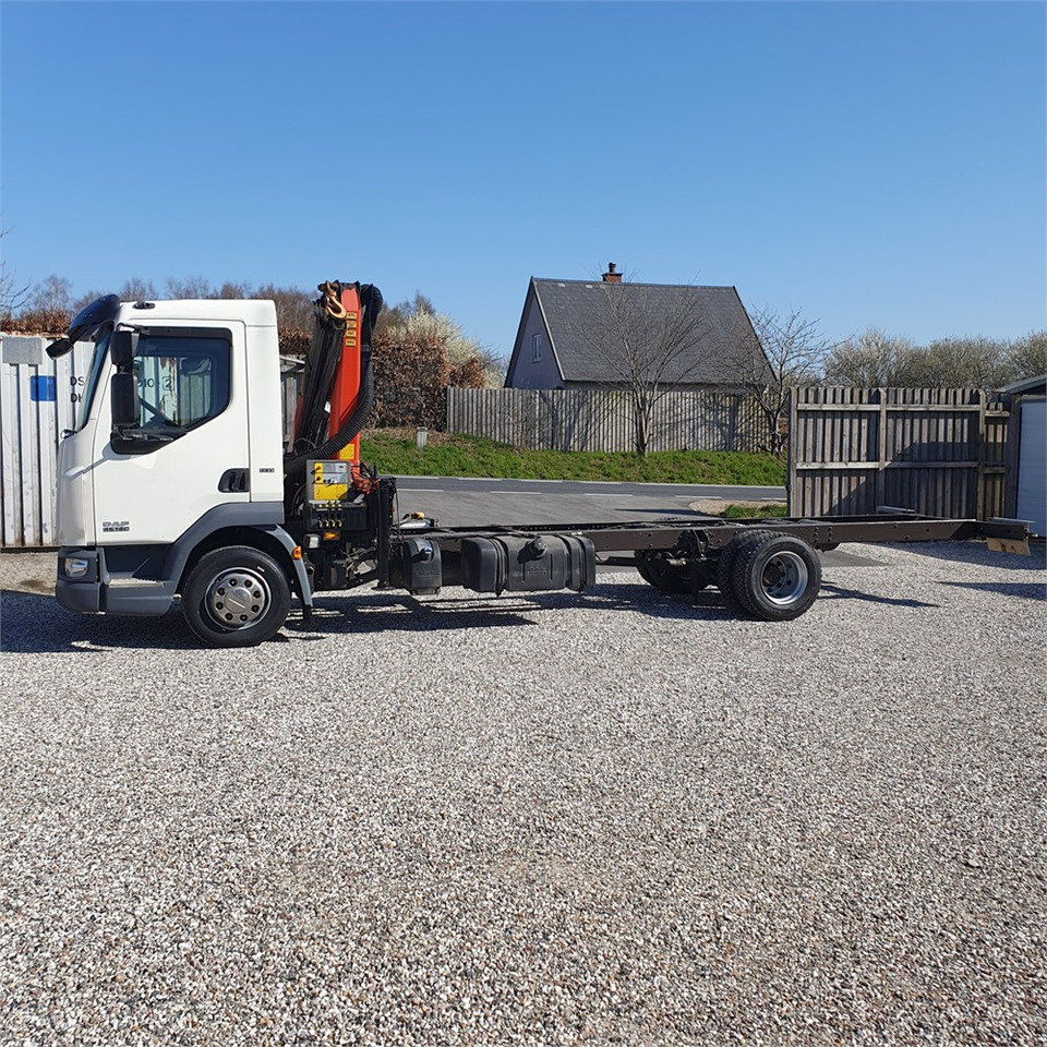 DAF 45.180 - משאית עם שלדת תא, משאית מנוף: תמונה 4 DAF 45.180 - משאית עם שלדת תא, משאית מנוף: תמונה 4