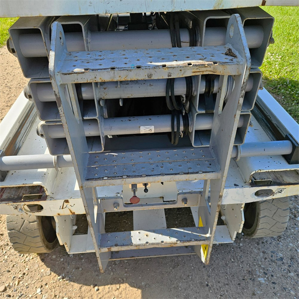 מעלית מספריים Genie GS-2646: תמונה 15
