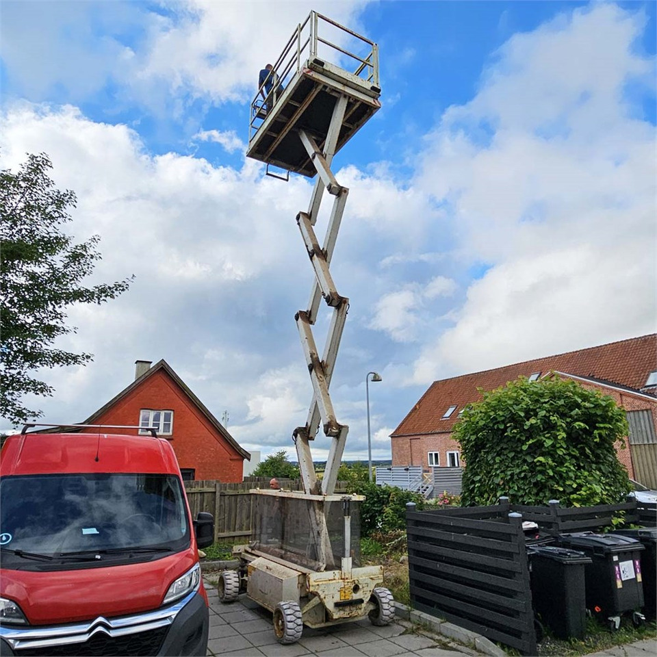 Holland Lift MONOSTAR Y-83EL16 - מעלית מספריים: תמונה 4 Holland Lift MONOSTAR Y-83EL16 - מעלית מספריים: תמונה 4